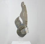 Free standing piece in metal